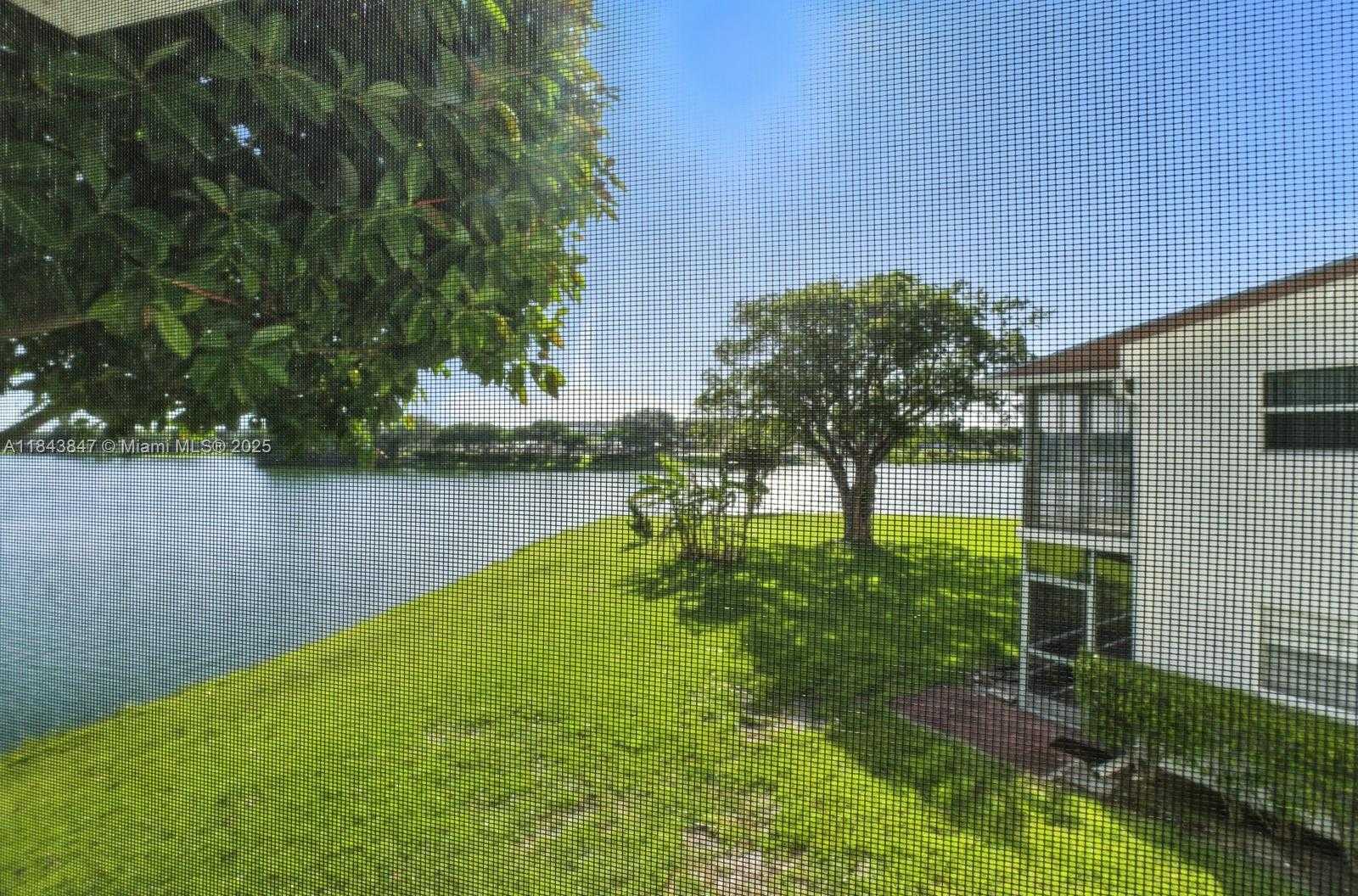 Small Image of 61 SOMERSET C #61, West Palm Beach Number 9