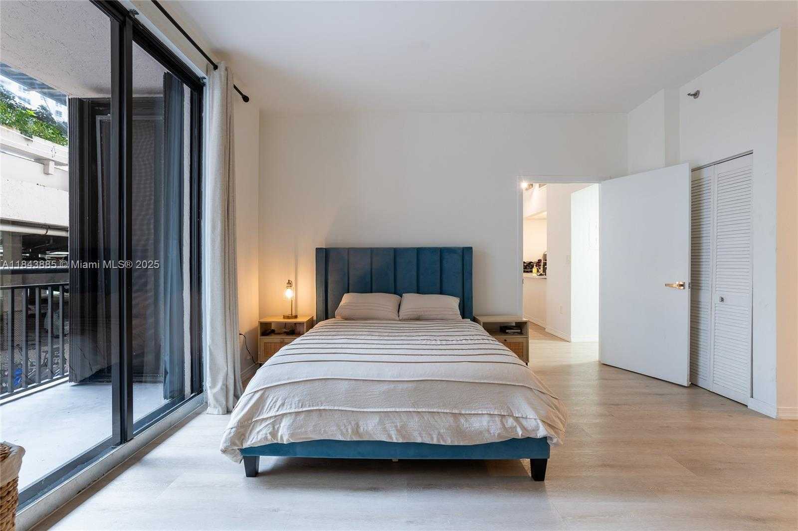 Small Image of 540 BRICKELL KEY DR #202, Miami Number 37