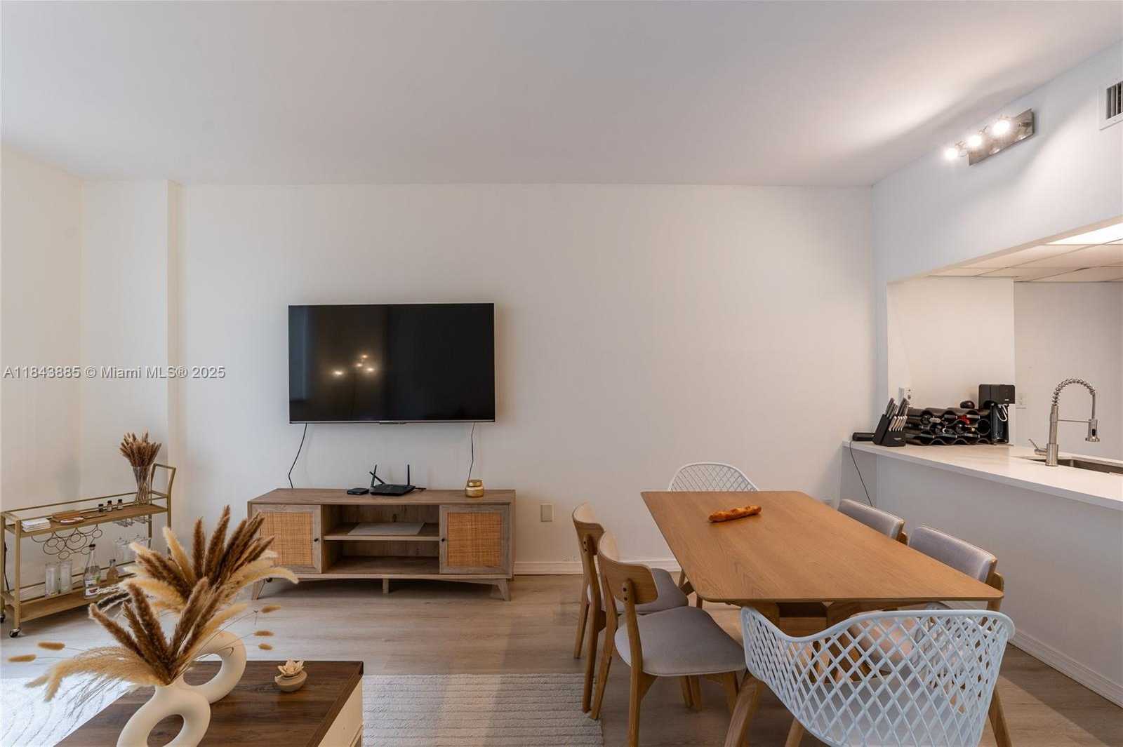 Small Image of 540 BRICKELL KEY DR #202, Miami Number 50