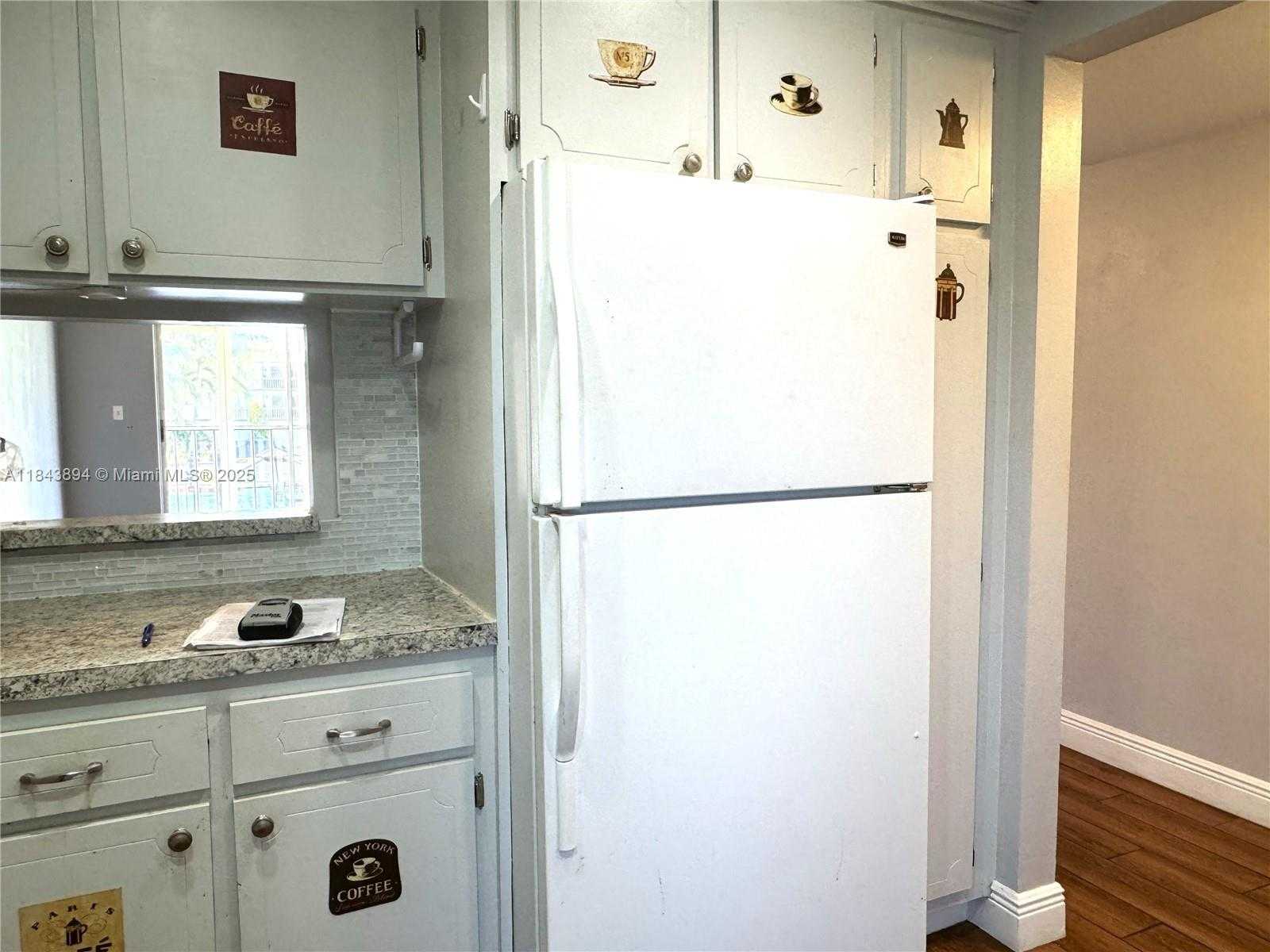 Small Image of 981 HILLCREST CT #208, Hollywood Number 10