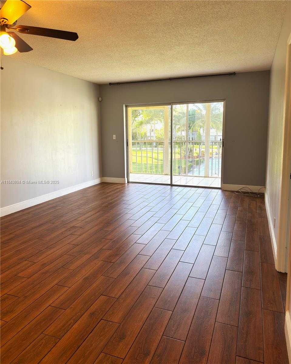 Small Image of 981 HILLCREST CT #208, Hollywood Number 2