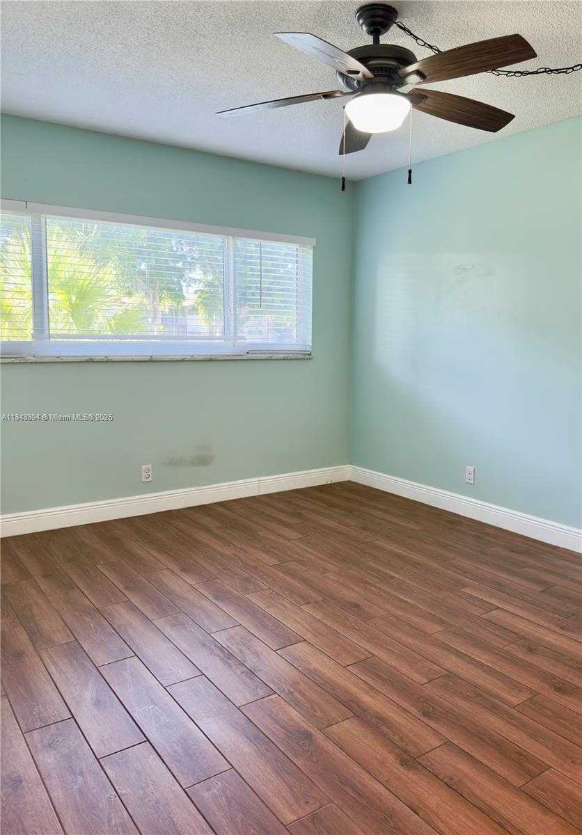 Small Image of 981 HILLCREST CT #208, Hollywood Number 4