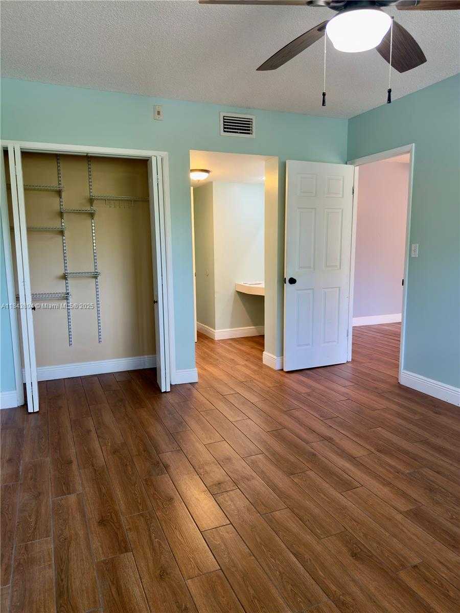 Small Image of 981 HILLCREST CT #208, Hollywood Number 5