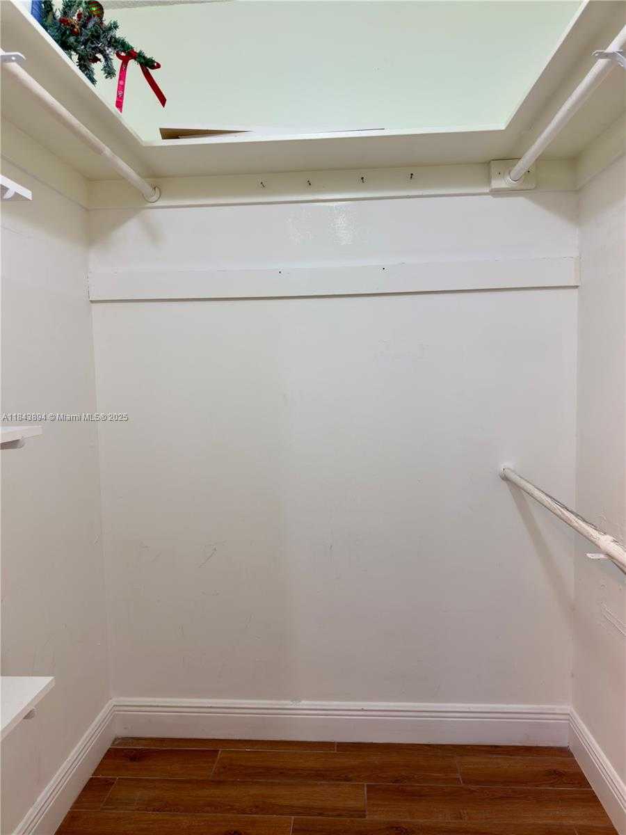 Small Image of 981 HILLCREST CT #208, Hollywood Number 6