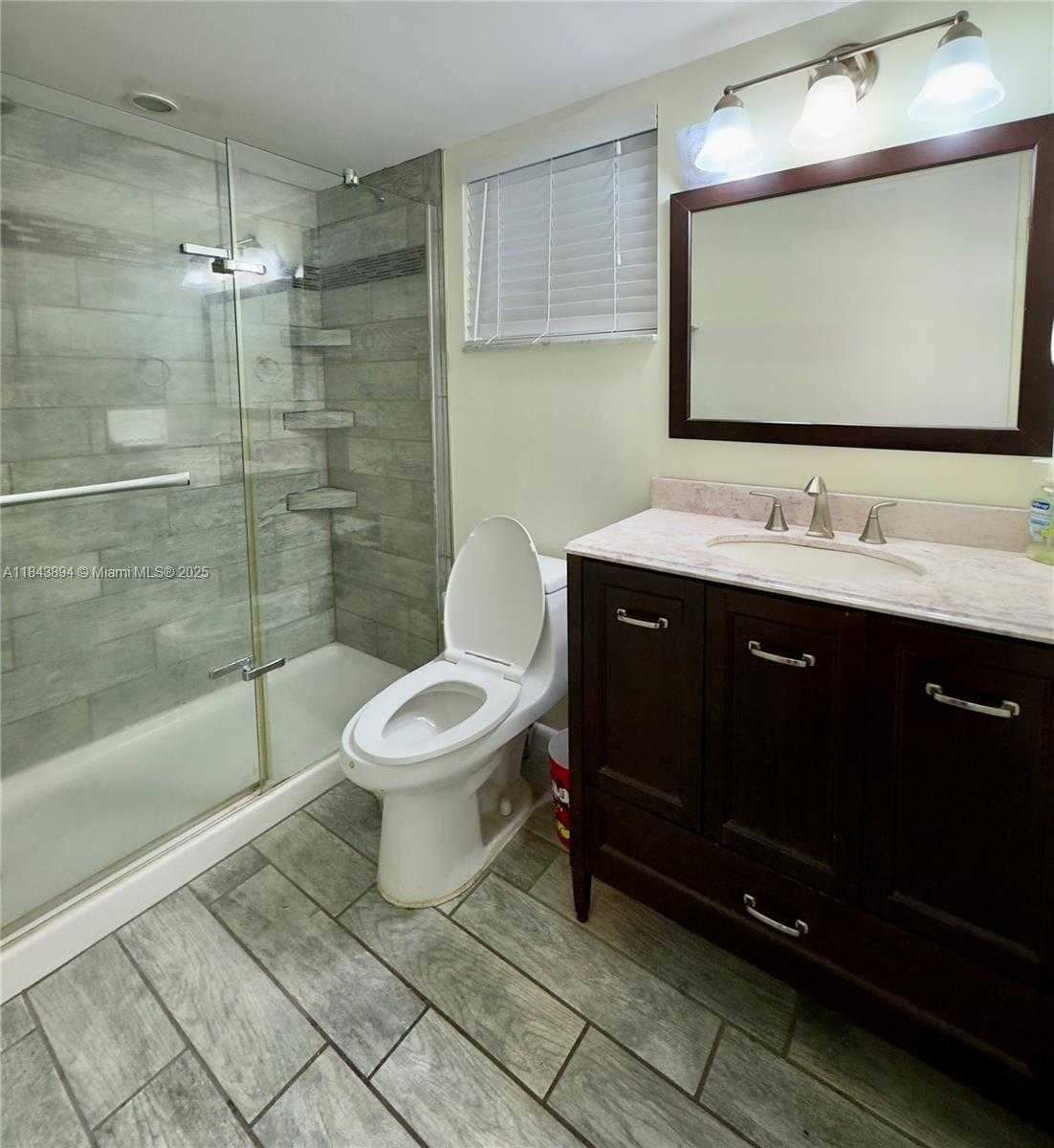 Small Image of 981 HILLCREST CT #208, Hollywood Number 8