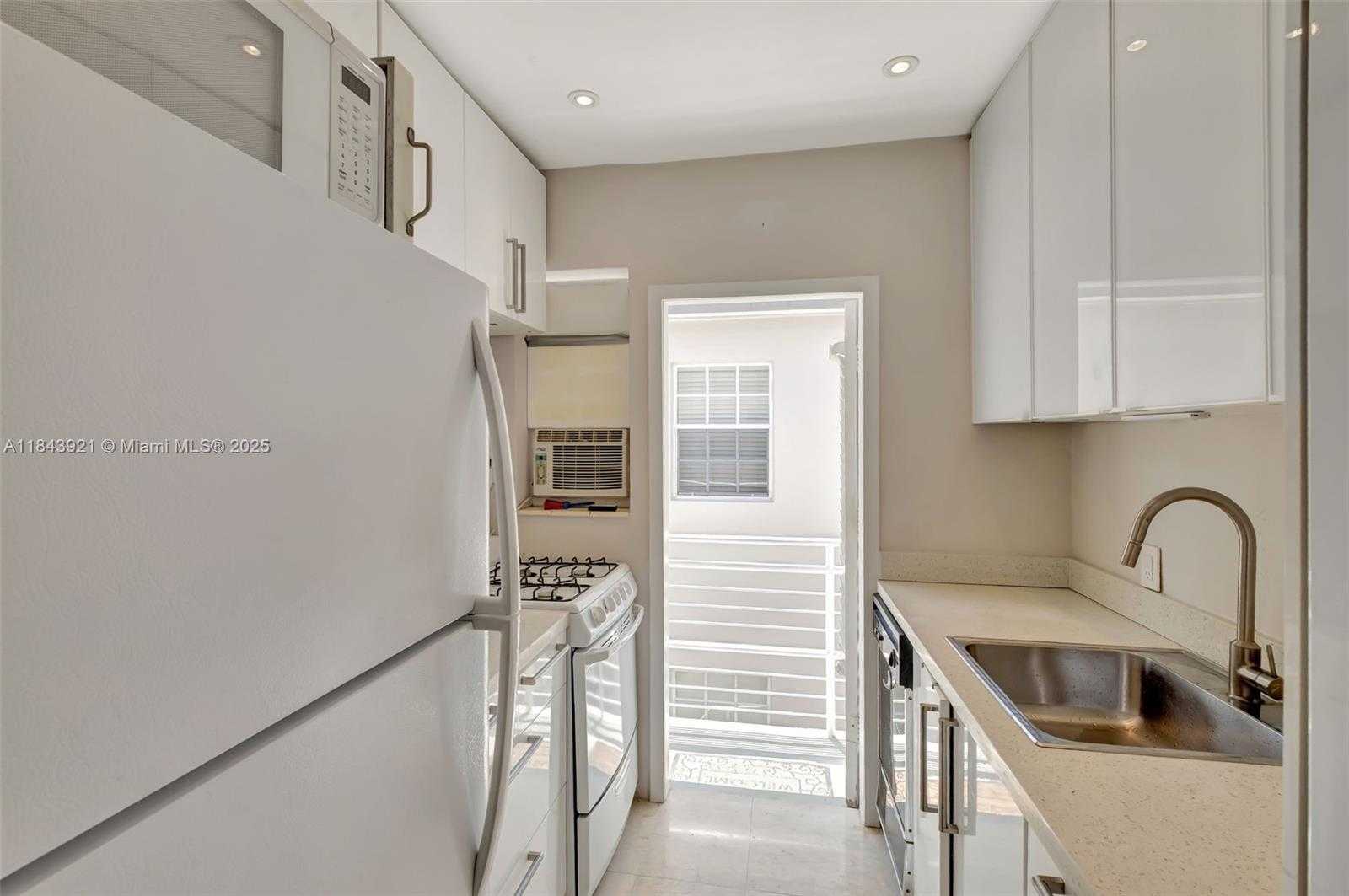 Small Image of 717 ESPANOLA WAY #210, Miami Beach Number 12