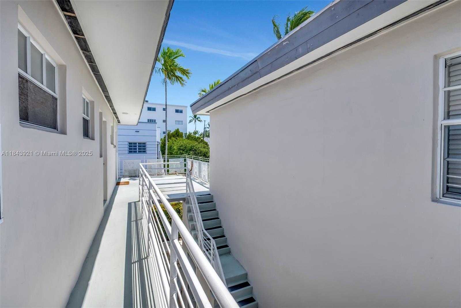 Small Image of 717 ESPANOLA WAY #210, Miami Beach Number 13