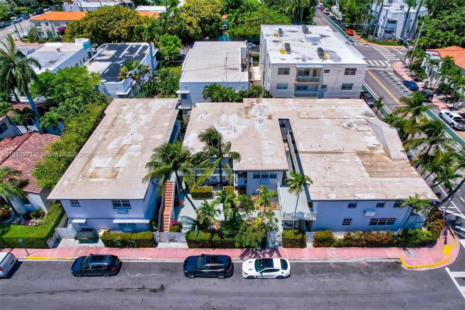 Small Image of 717 ESPANOLA WAY #210, Miami Beach Number 2