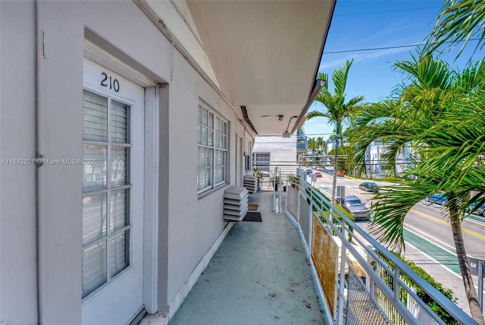 Small Image of 717 ESPANOLA WAY #210, Miami Beach Number 21