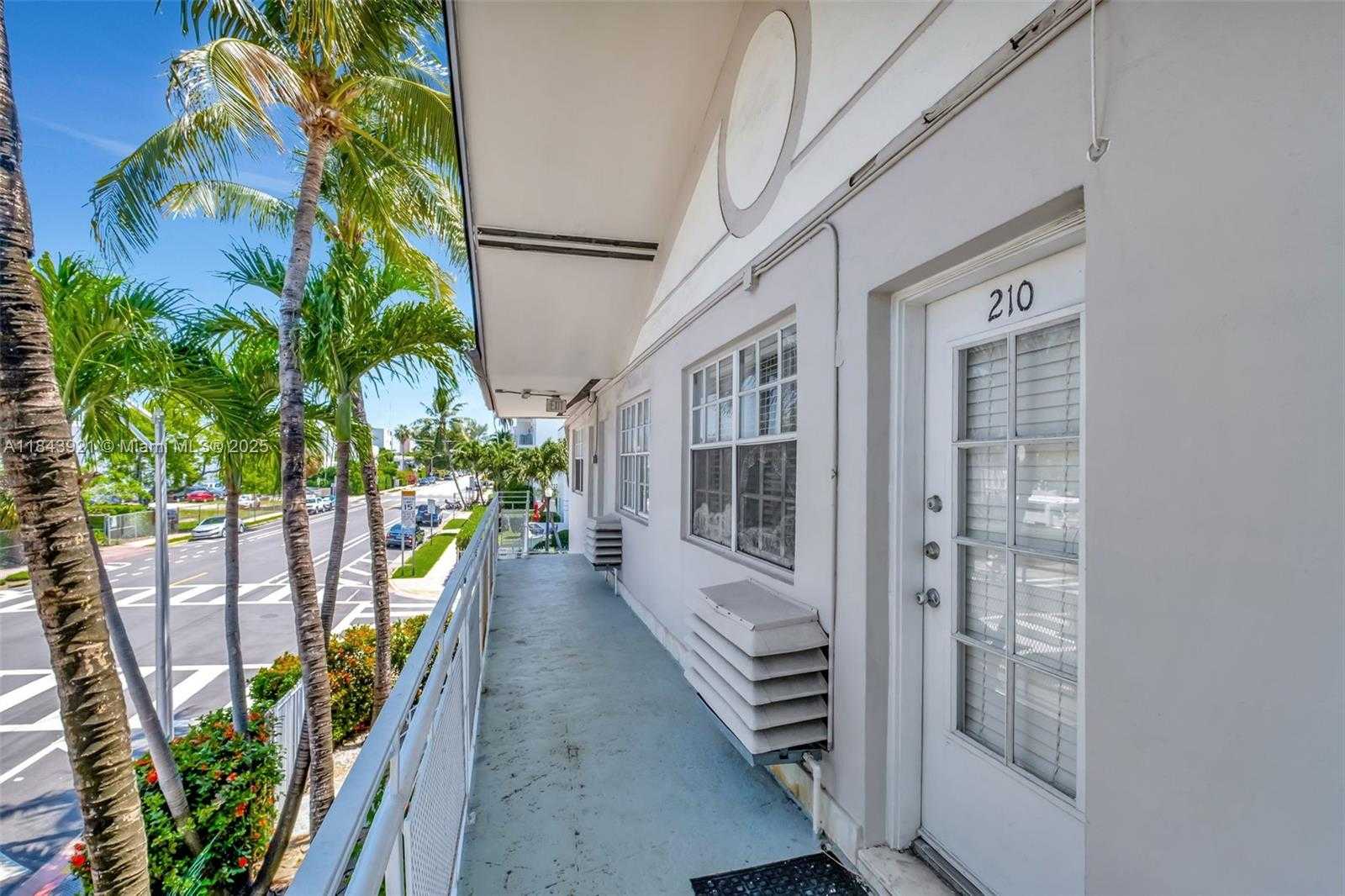 Small Image of 717 ESPANOLA WAY #210, Miami Beach Number 3