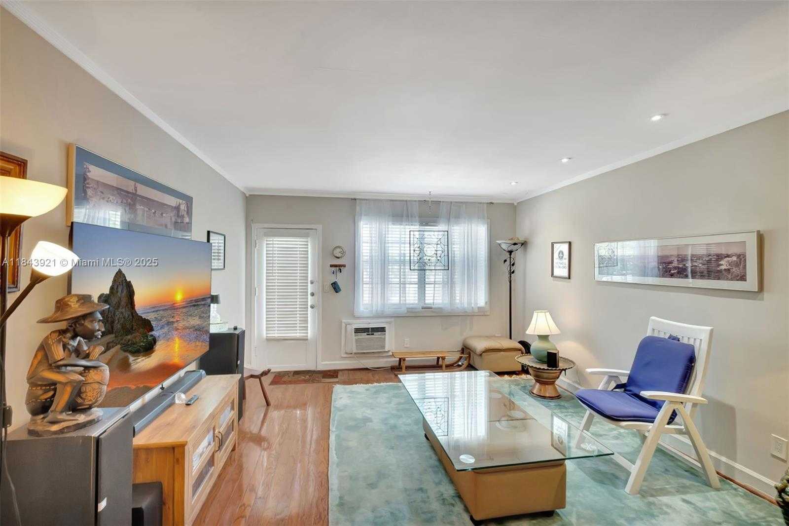 Small Image of 717 ESPANOLA WAY #210, Miami Beach Number 6