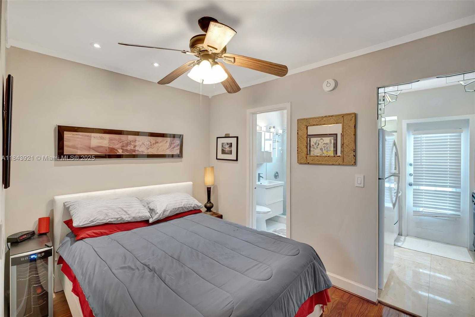 Small Image of 717 ESPANOLA WAY #210, Miami Beach Number 8