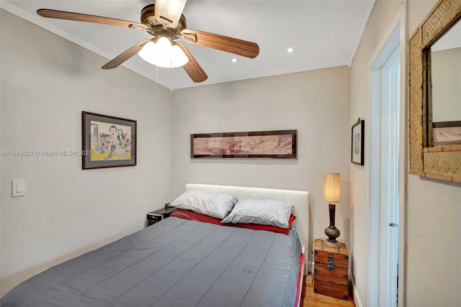 Small Image of 717 ESPANOLA WAY #210, Miami Beach Number 9