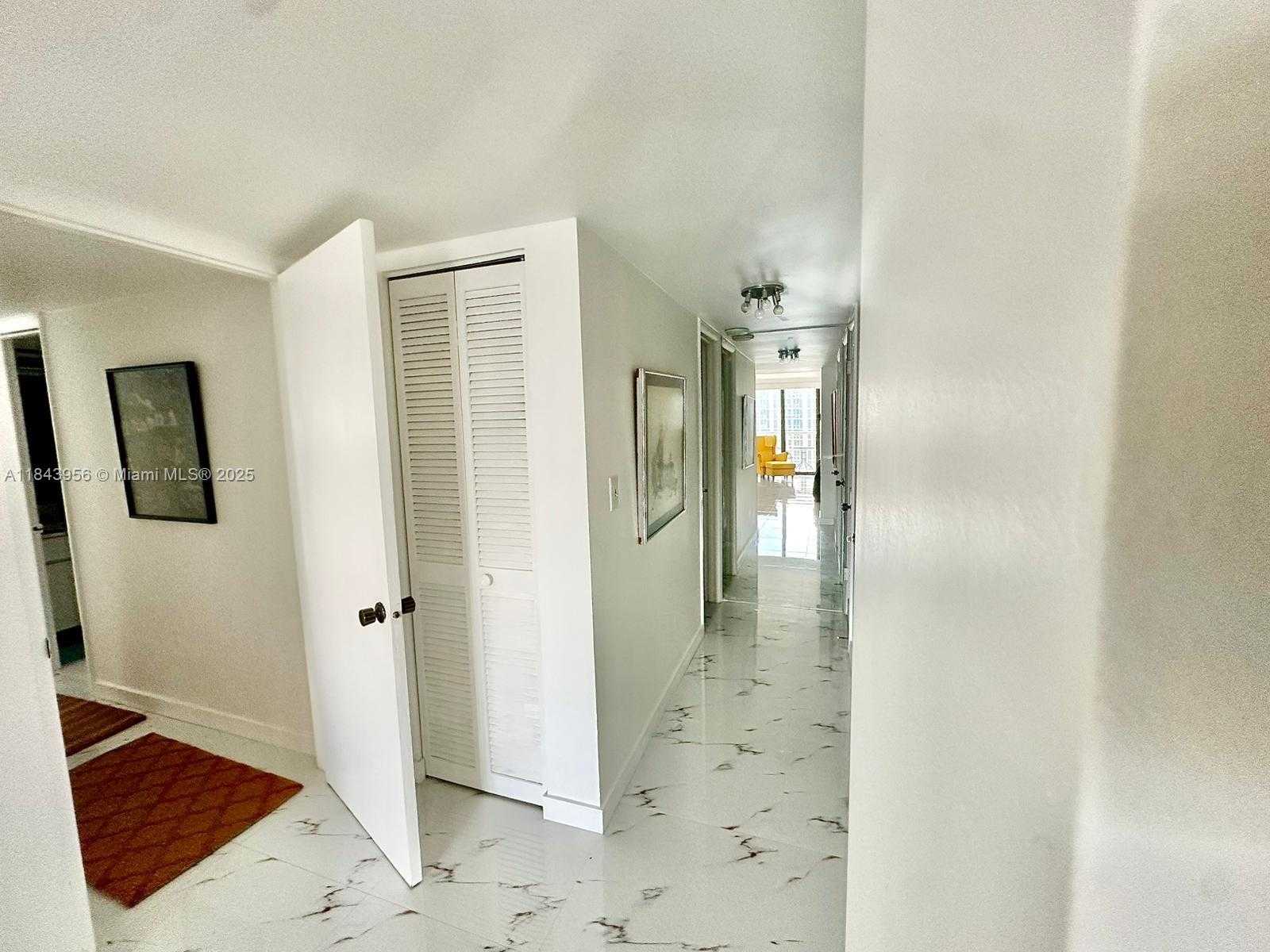 Small Image of 6423 COLLINS AVE #1709, Miami Beach Number 2