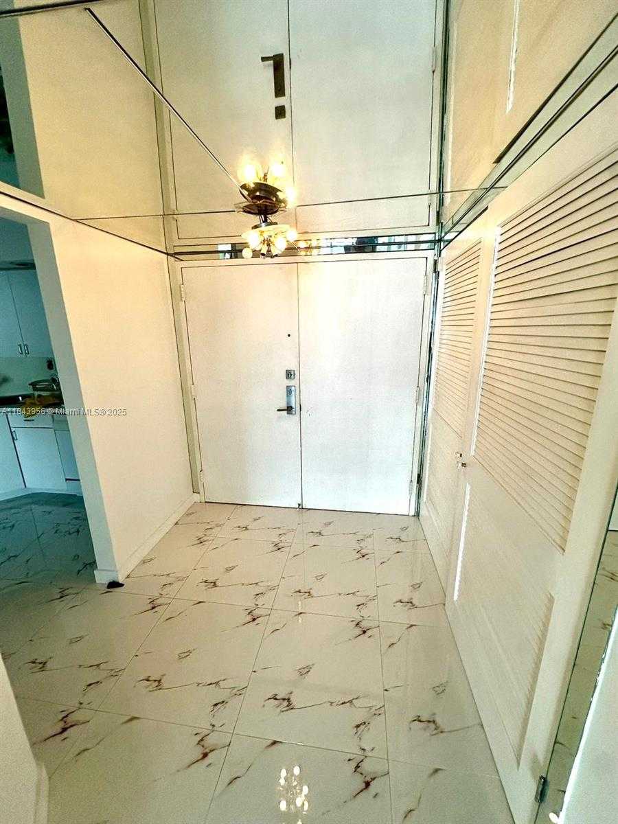 Small Image of 6423 COLLINS AVE #1709, Miami Beach Number 20