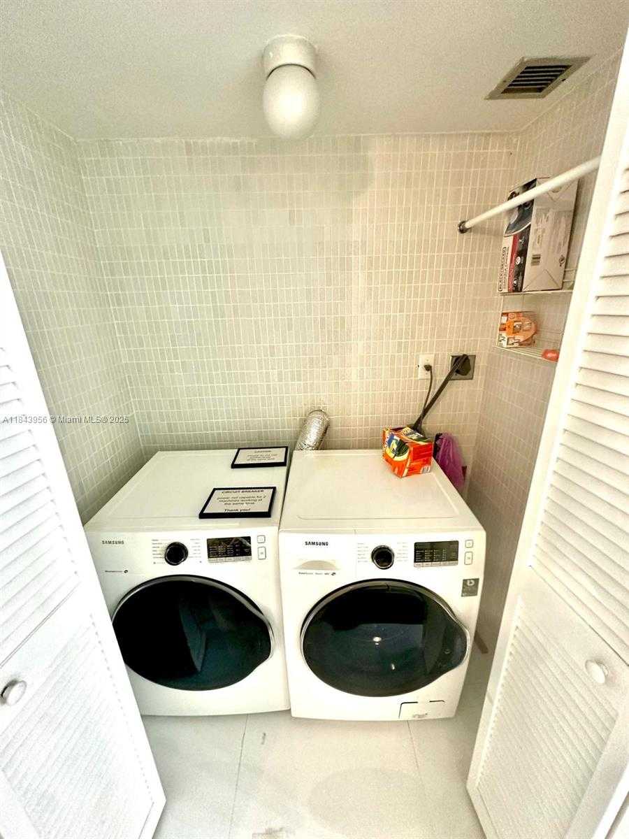 Small Image of 6423 COLLINS AVE #1709, Miami Beach Number 6