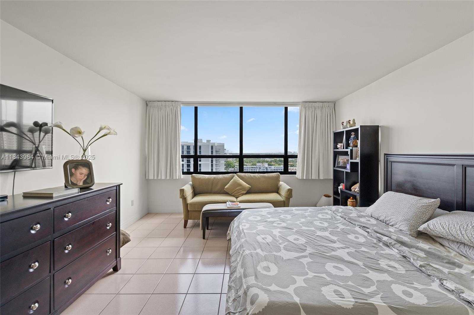 Small Image of 11113 BISCAYNE BLVD #1554, Miami Number 9