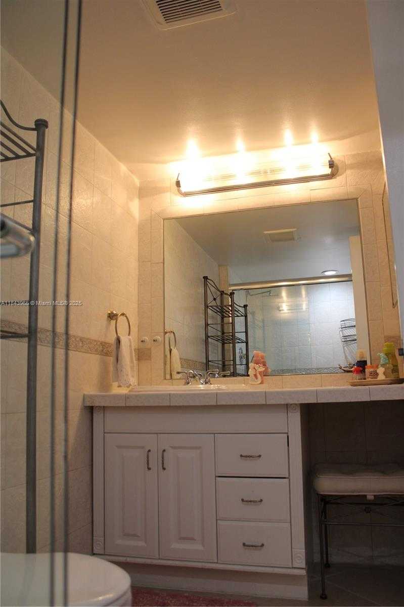 Small Image of 16051 BLATT BLVD #106, Weston Number 13