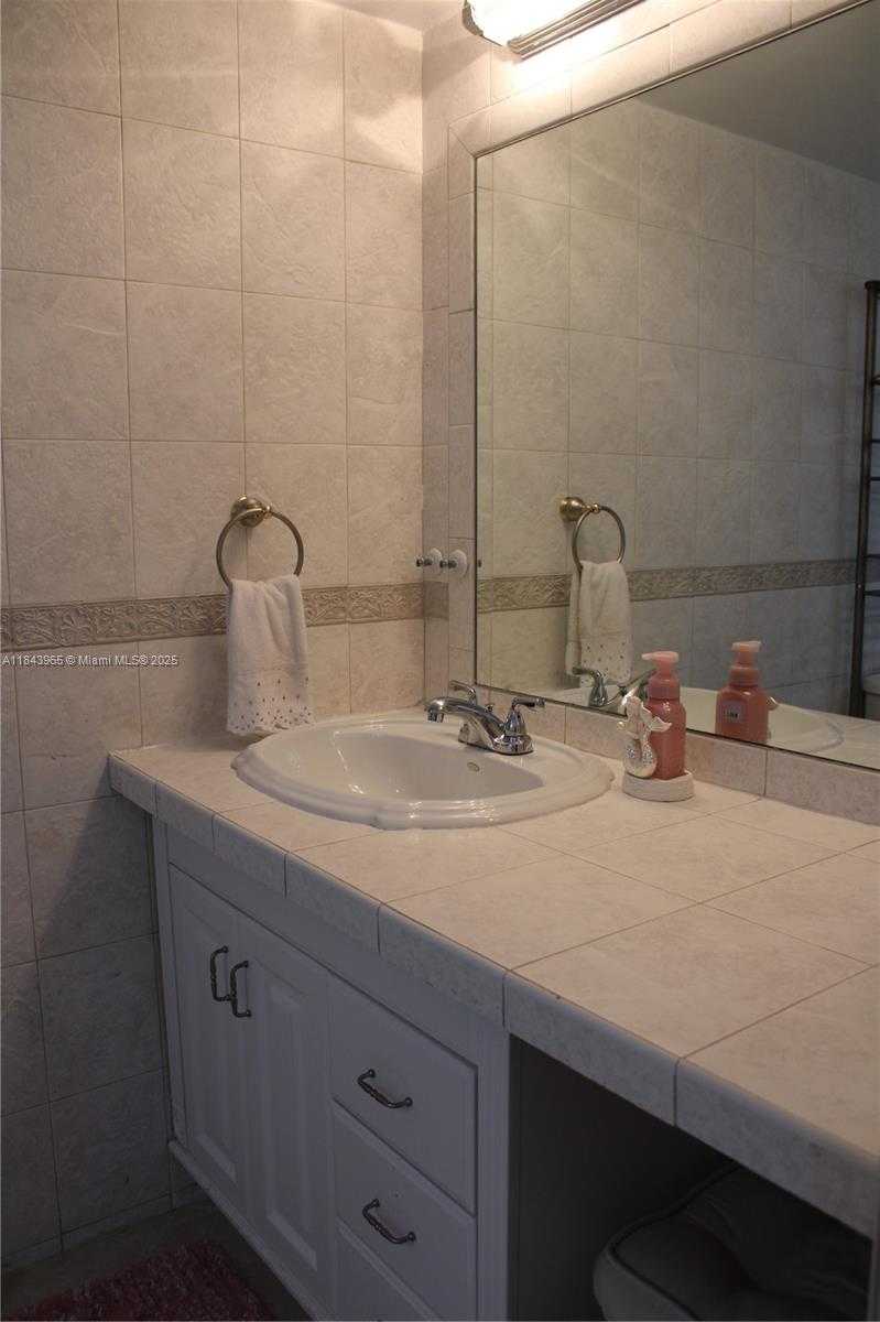 Small Image of 16051 BLATT BLVD #106, Weston Number 21