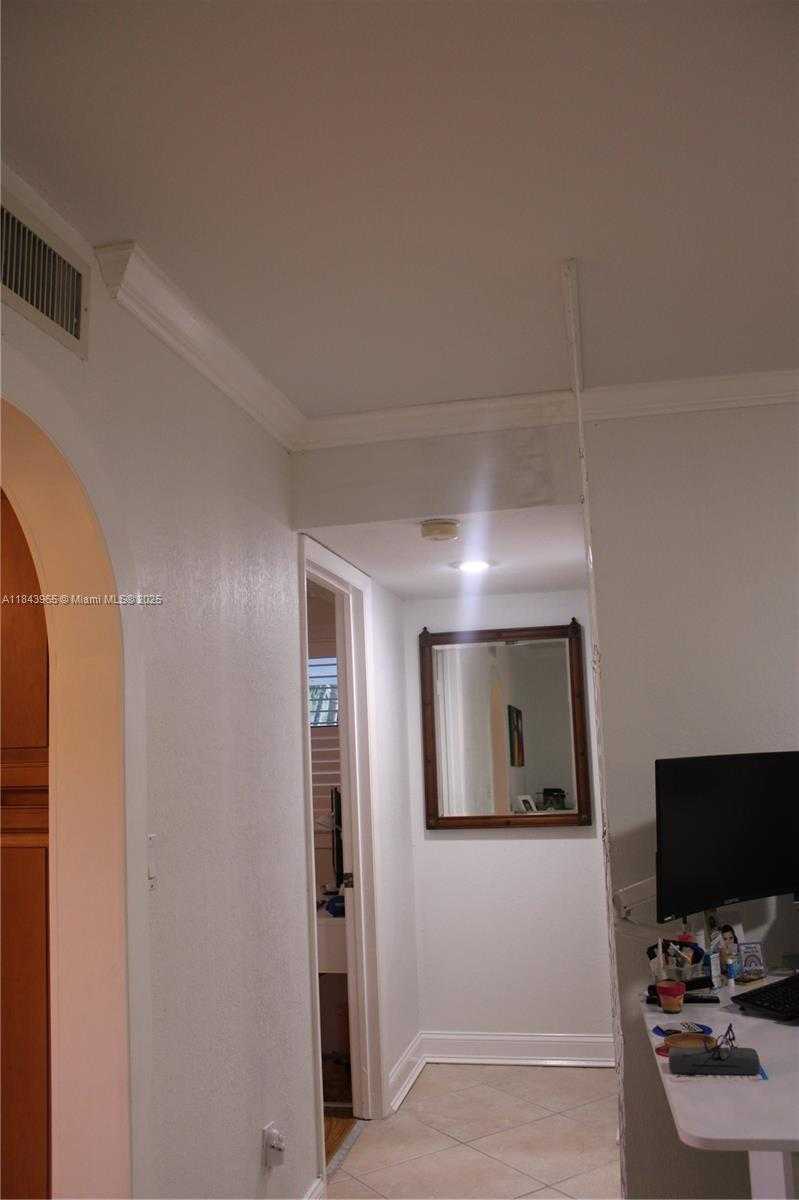 Small Image of 16051 BLATT BLVD #106, Weston Number 23