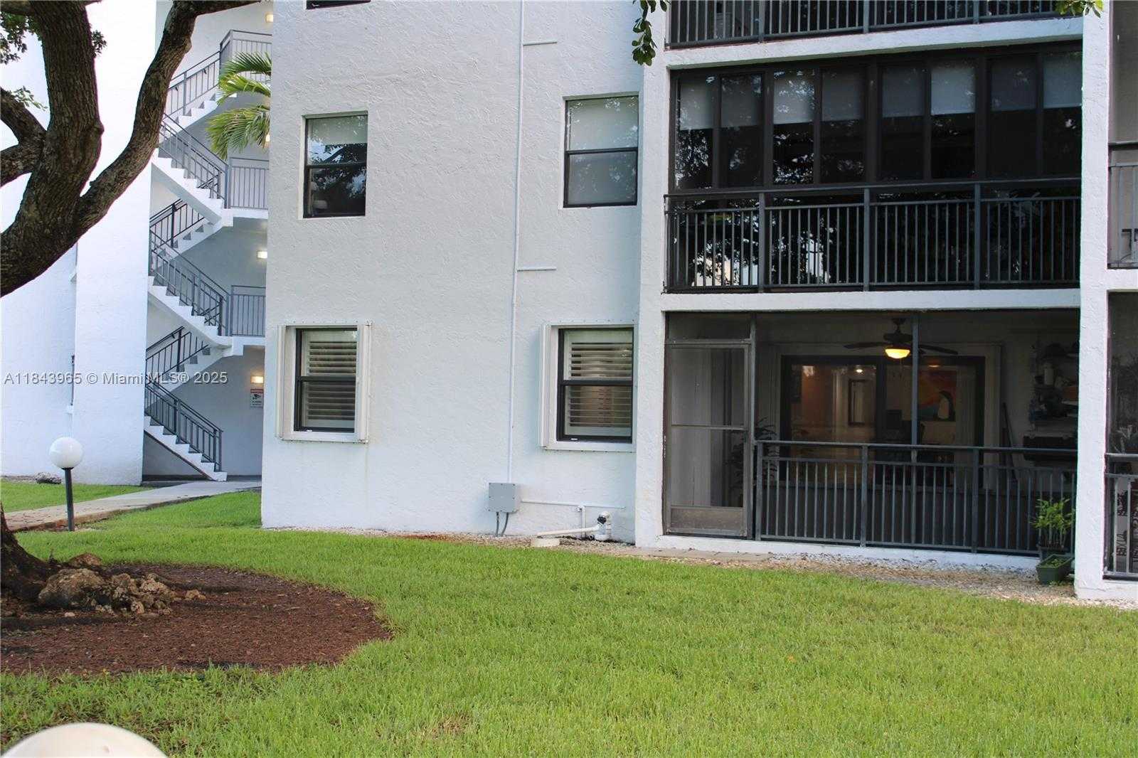 Small Image of 16051 BLATT BLVD #106, Weston Number 6