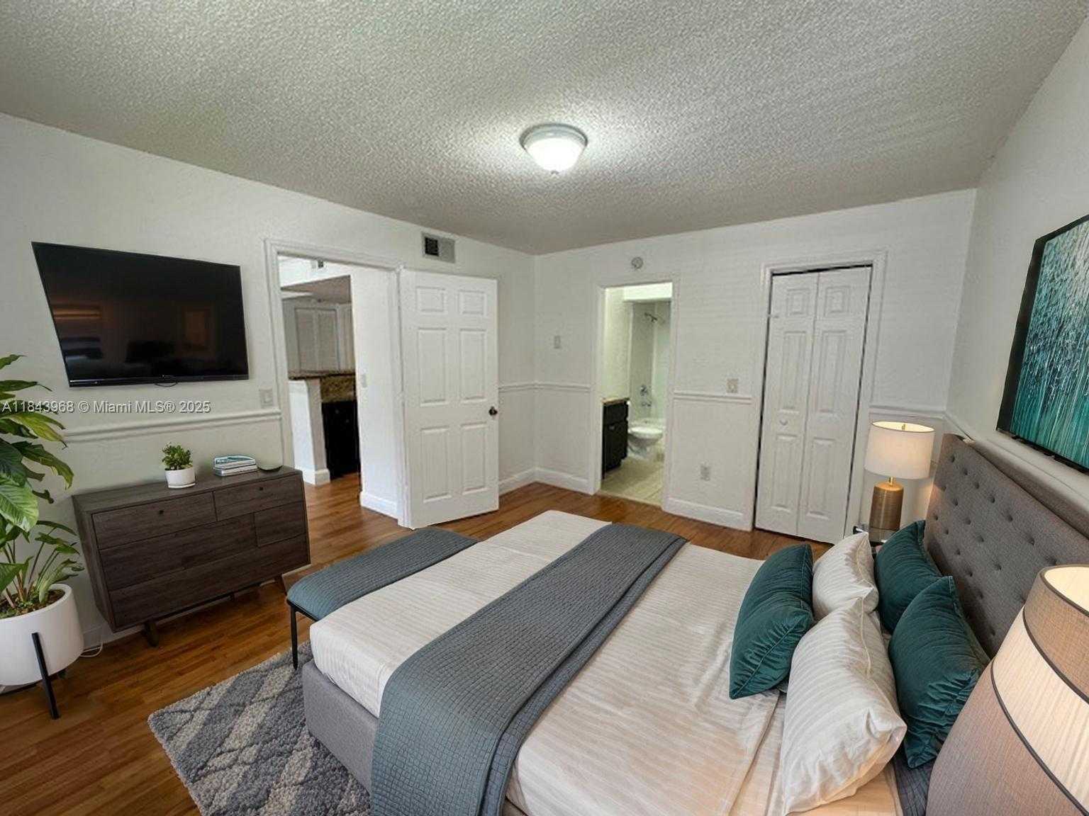 Small Image of 15590 SOUTH WEST 106TH LN #1102, Miami Number 6