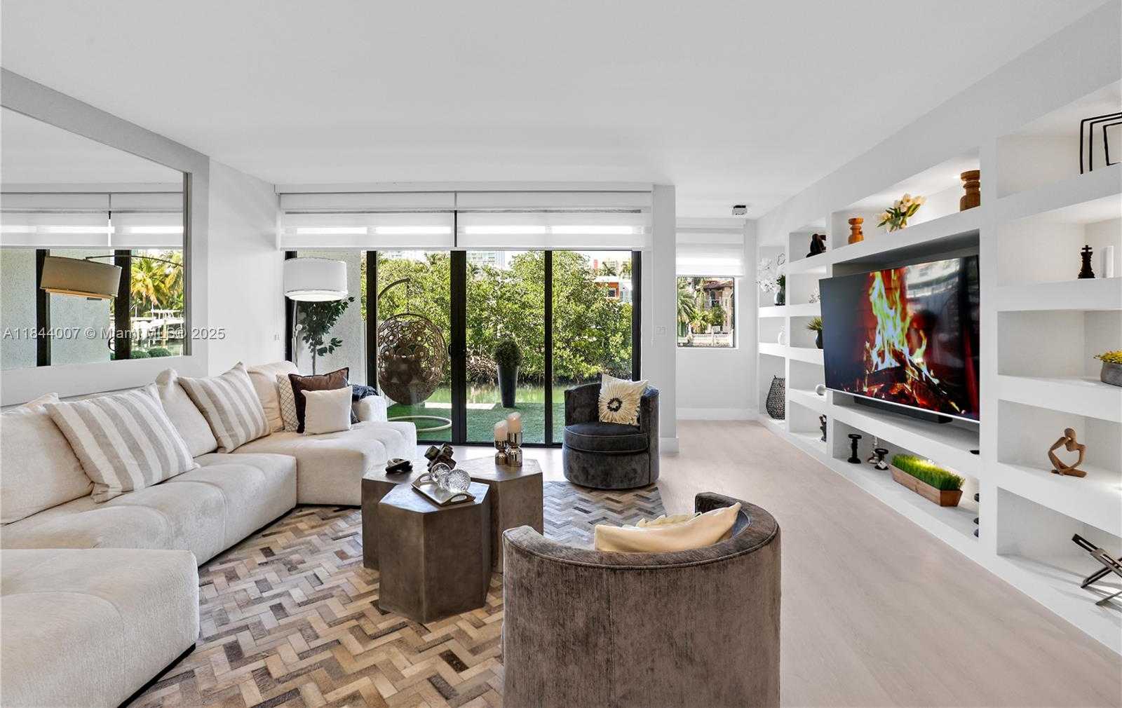 Small Image of 325 POINCIANA DR #905, Sunny Isles Beach Number 13