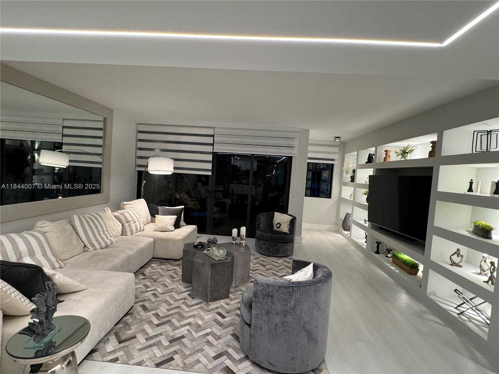 Small Image of 325 POINCIANA DR #905, Sunny Isles Beach Number 14