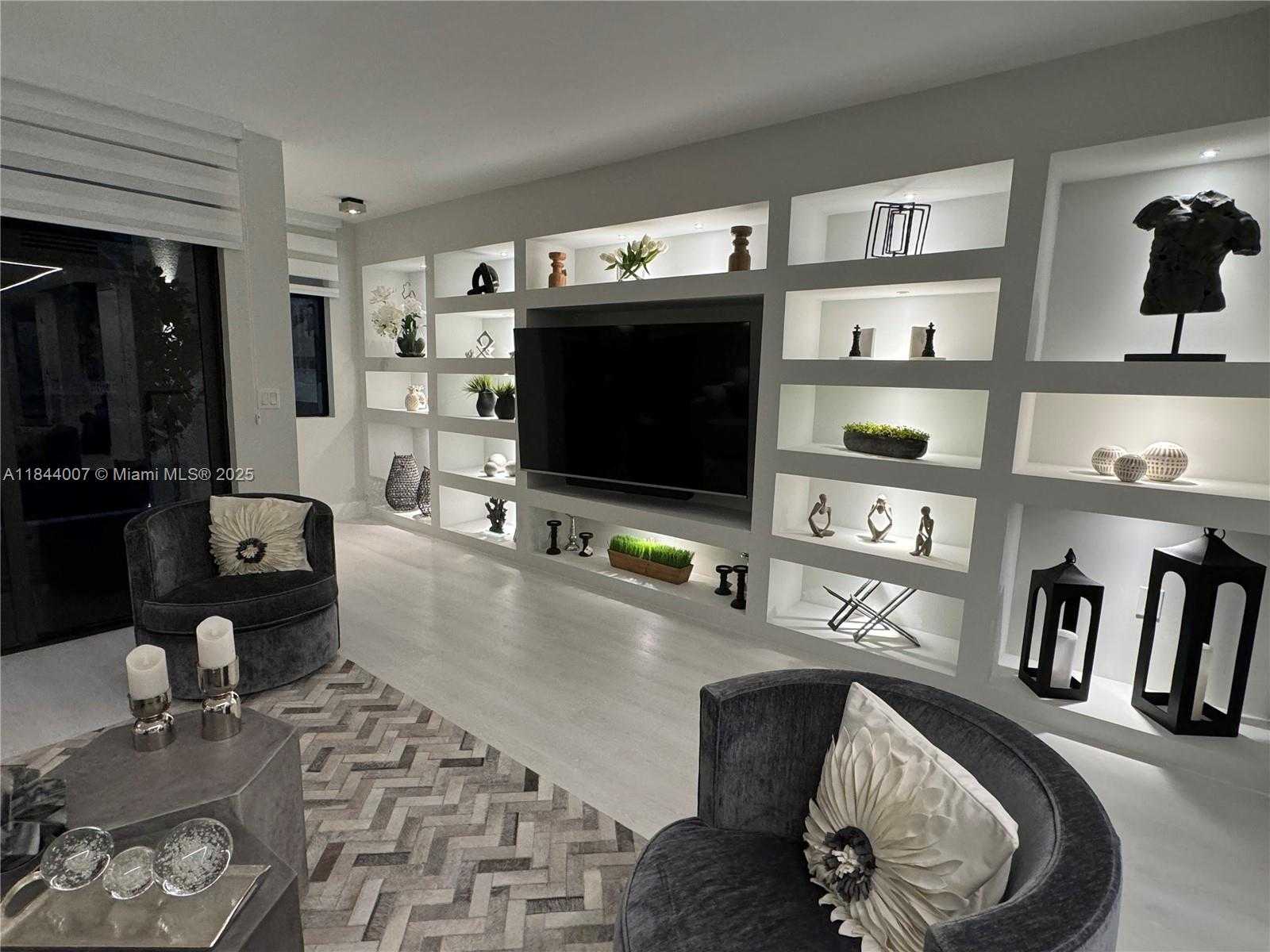 Small Image of 325 POINCIANA DR #905, Sunny Isles Beach Number 15