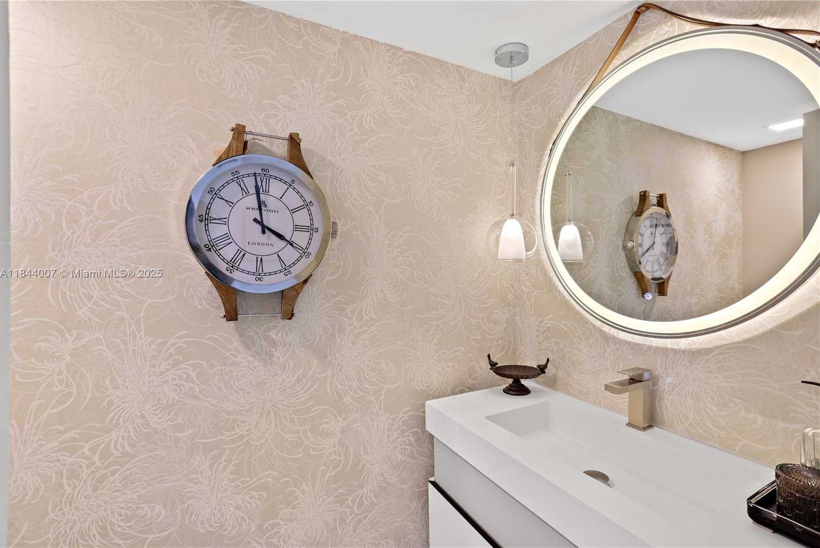Small Image of 325 POINCIANA DR #905, Sunny Isles Beach Number 16
