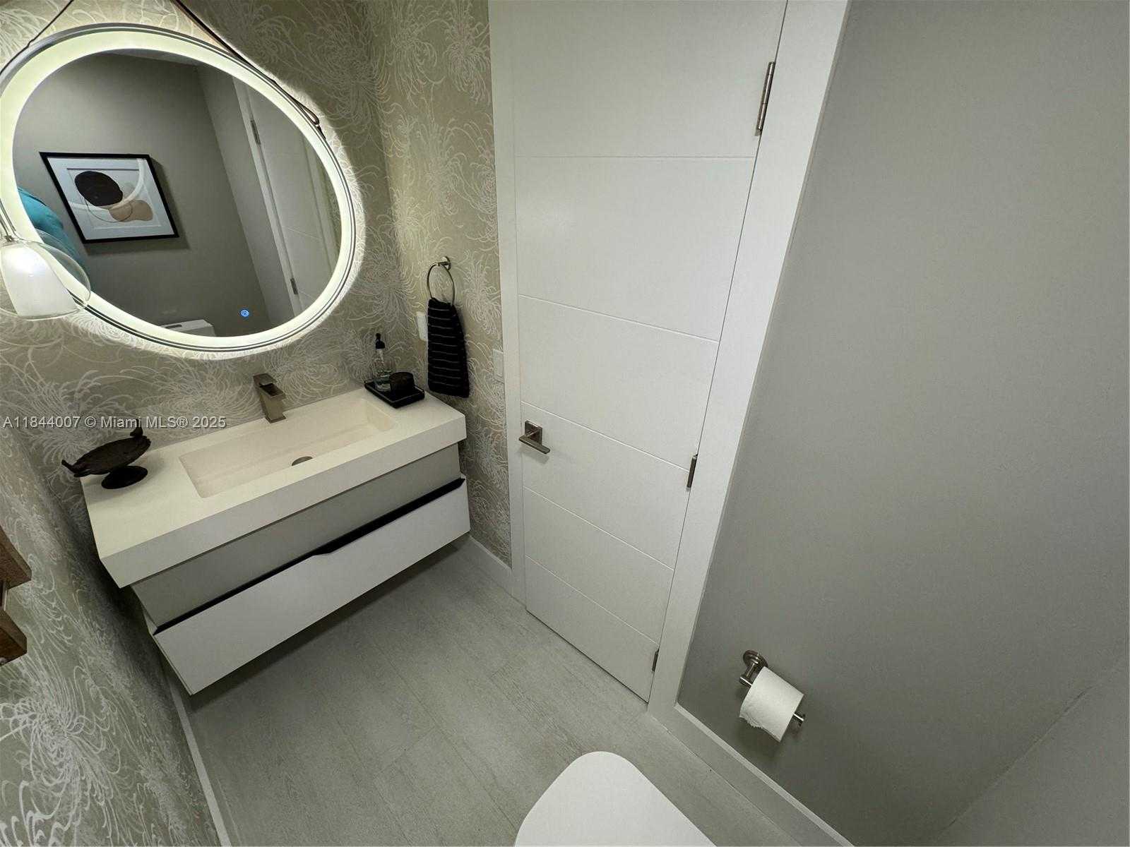 Small Image of 325 POINCIANA DR #905, Sunny Isles Beach Number 17