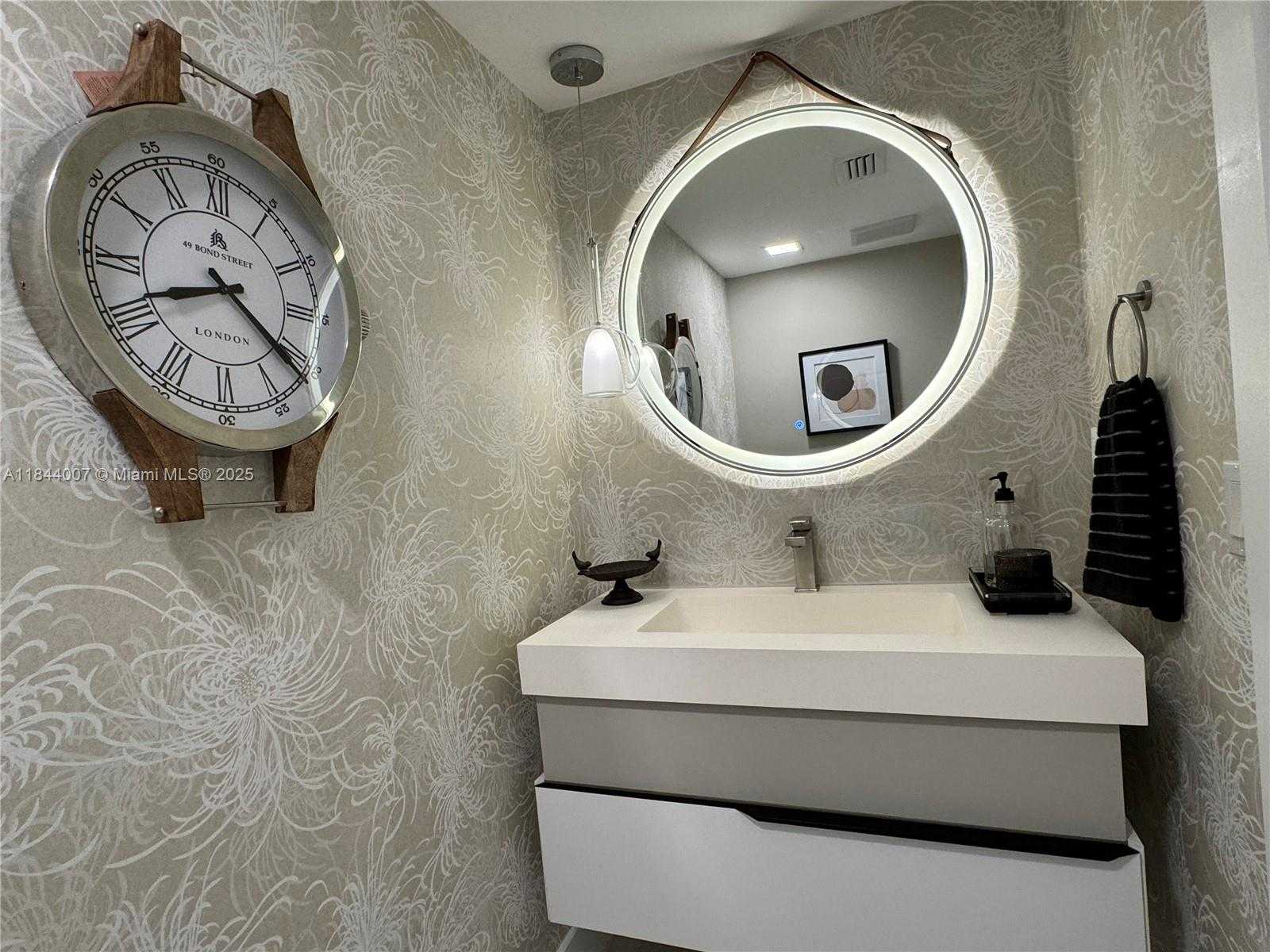 Small Image of 325 POINCIANA DR #905, Sunny Isles Beach Number 18