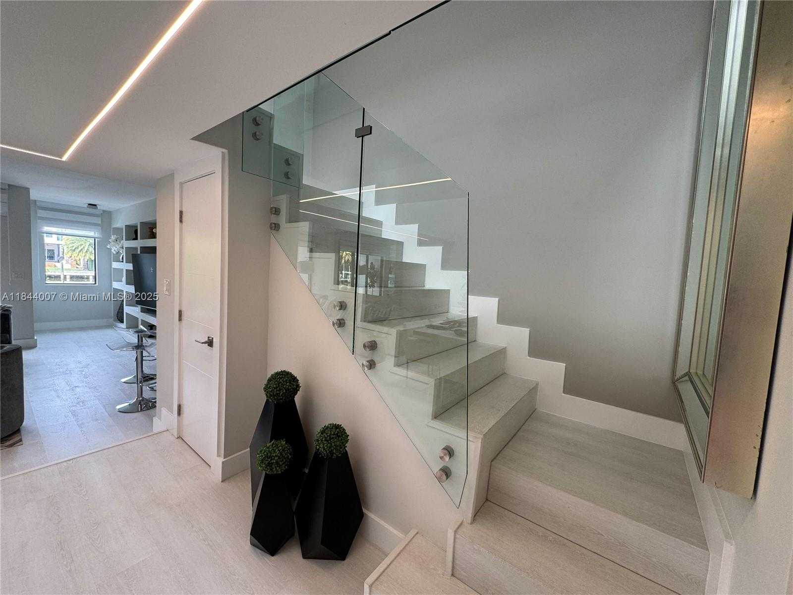 Small Image of 325 POINCIANA DR #905, Sunny Isles Beach Number 21