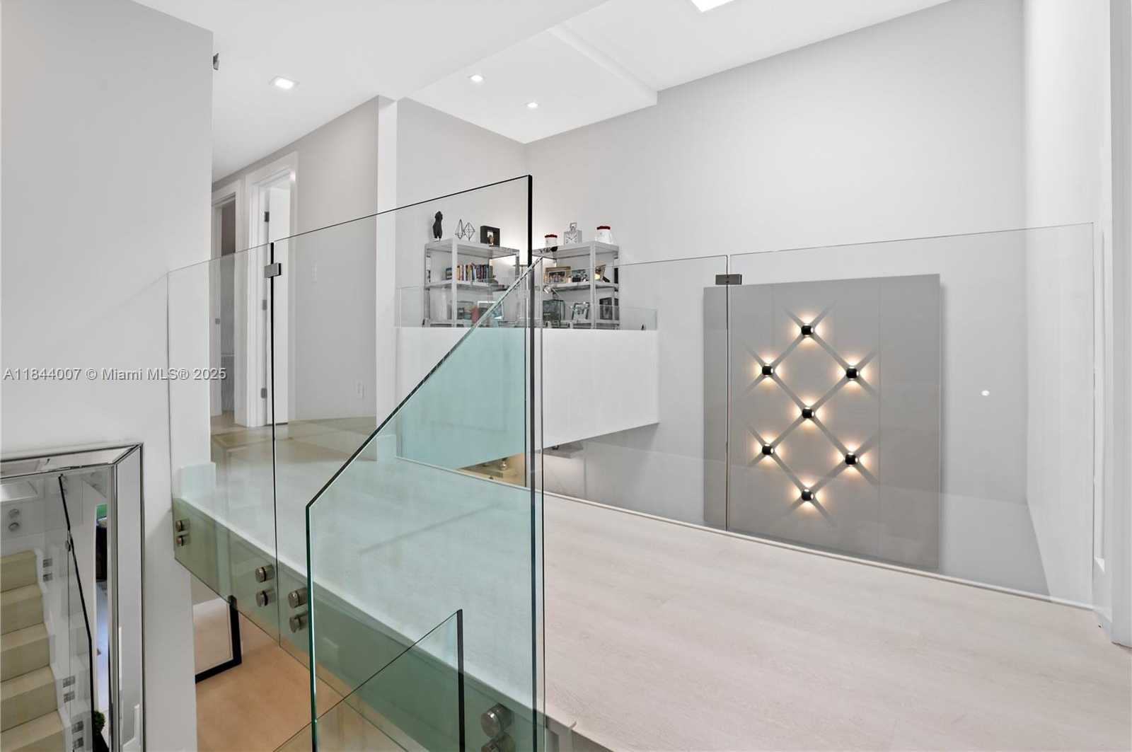Small Image of 325 POINCIANA DR #905, Sunny Isles Beach Number 23