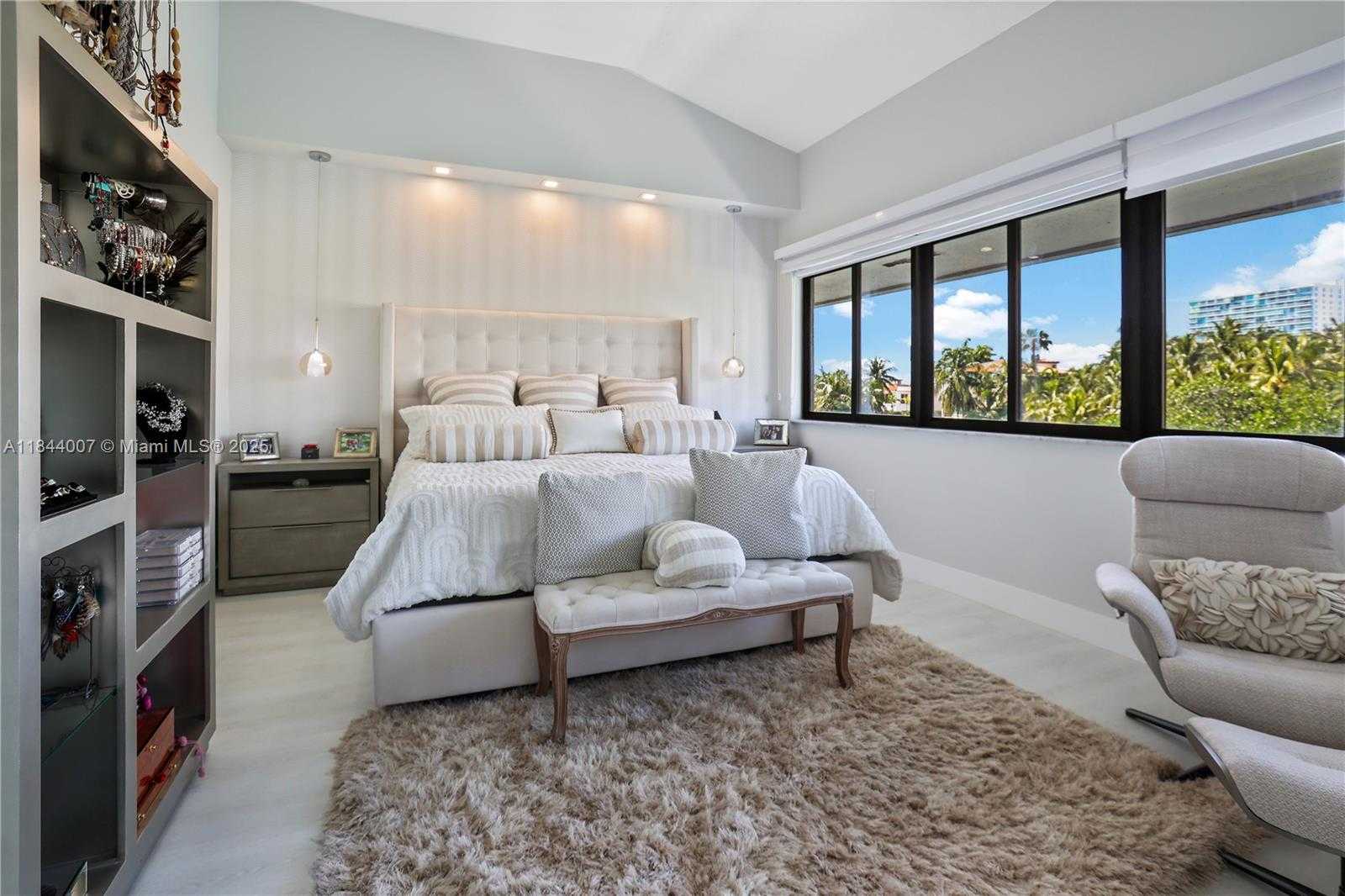 Small Image of 325 POINCIANA DR #905, Sunny Isles Beach Number 25