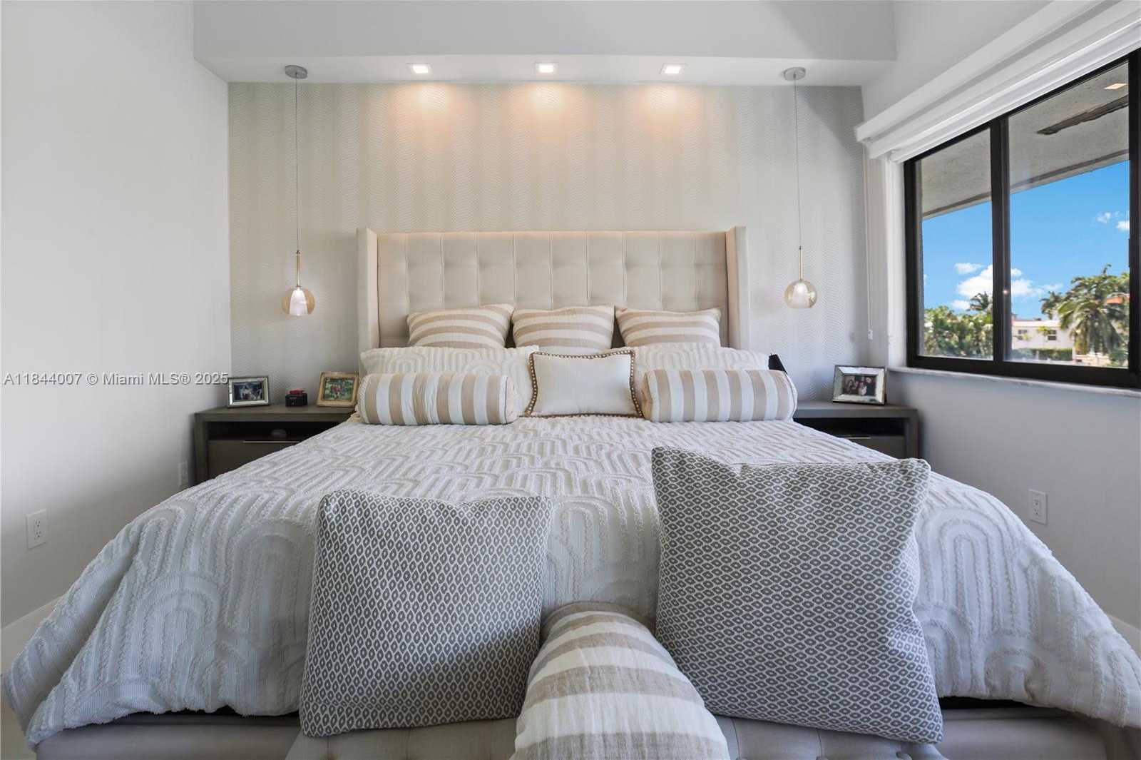 Small Image of 325 POINCIANA DR #905, Sunny Isles Beach Number 27