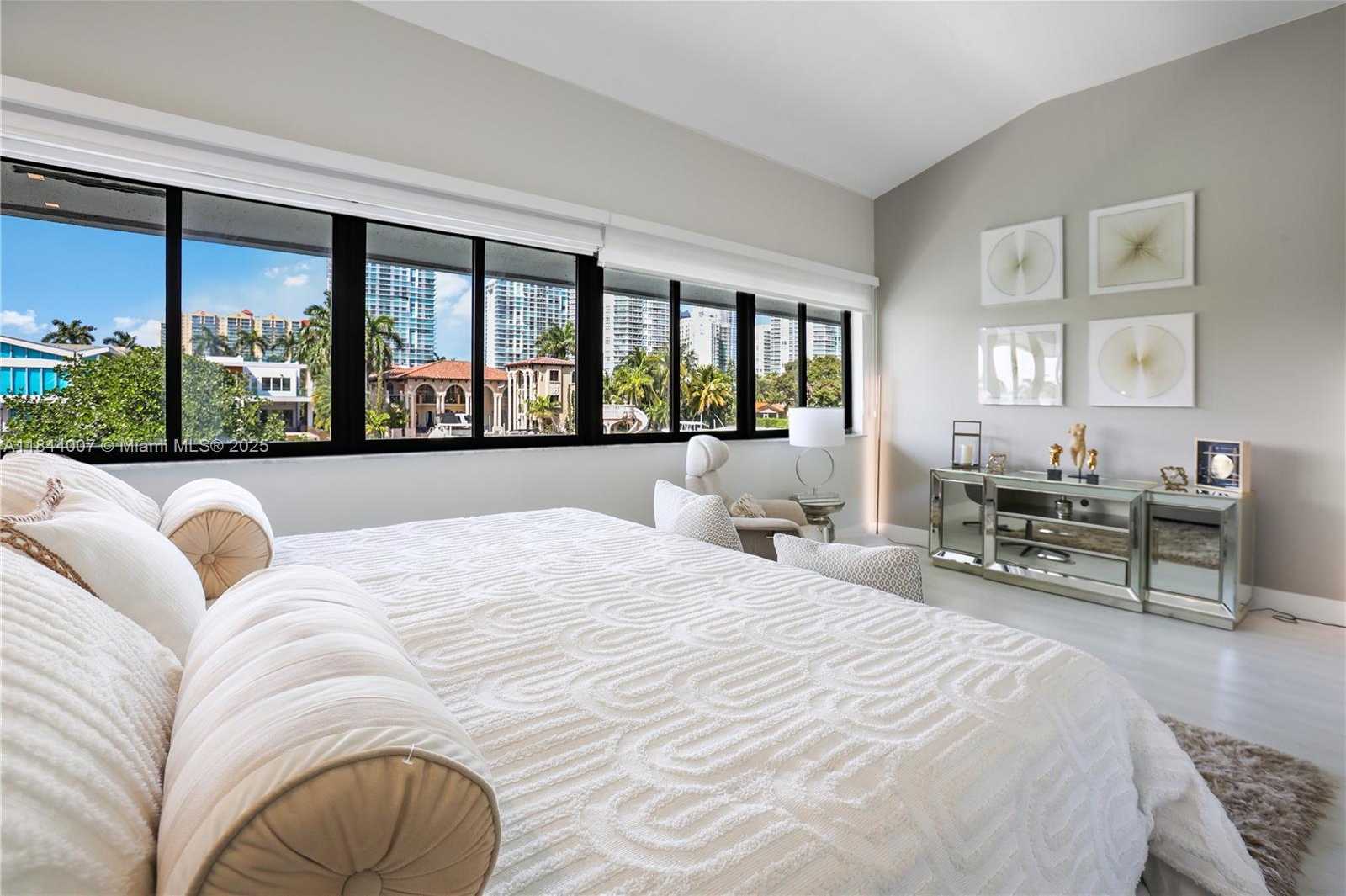Small Image of 325 POINCIANA DR #905, Sunny Isles Beach Number 29