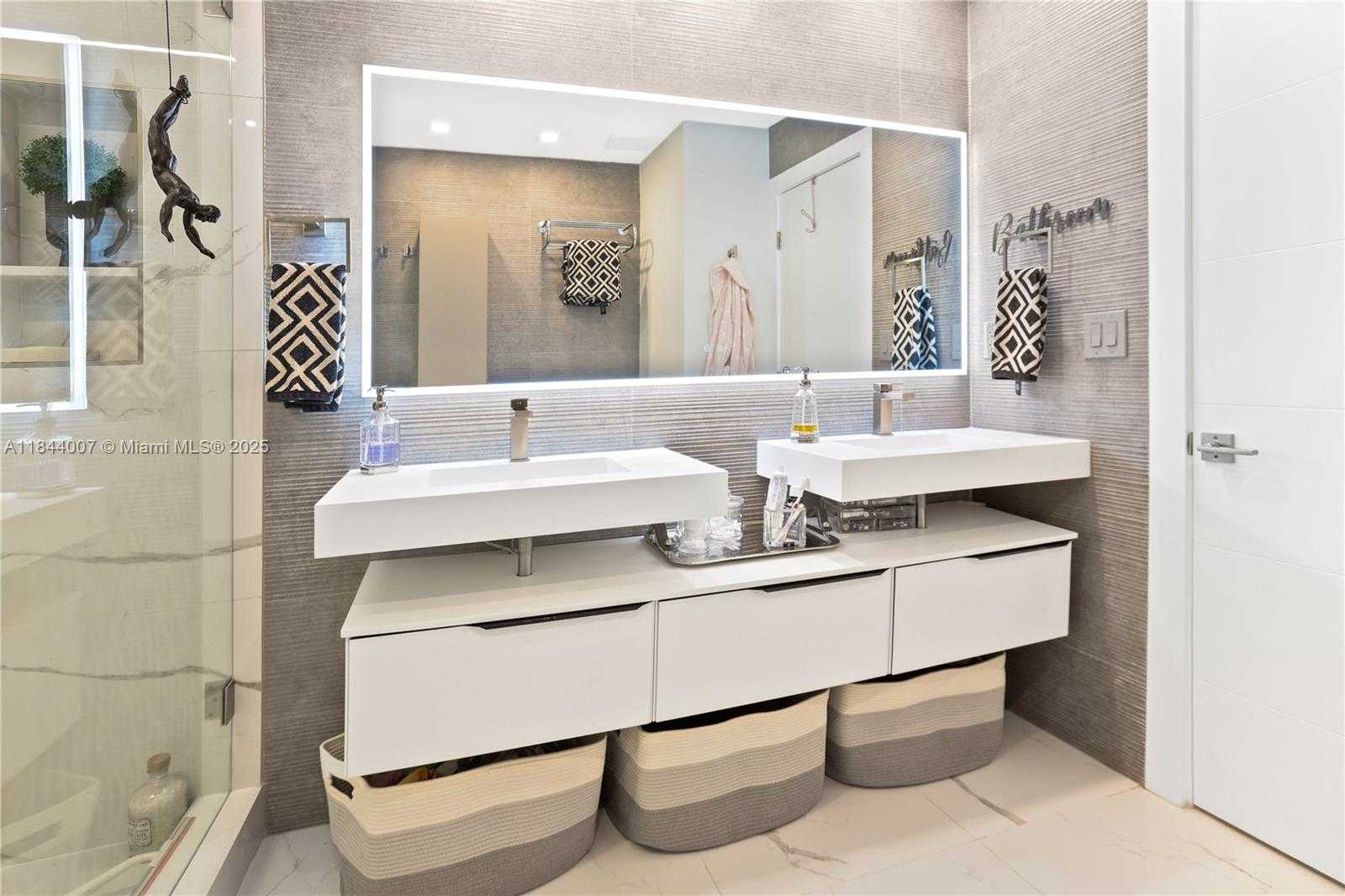 Small Image of 325 POINCIANA DR #905, Sunny Isles Beach Number 32