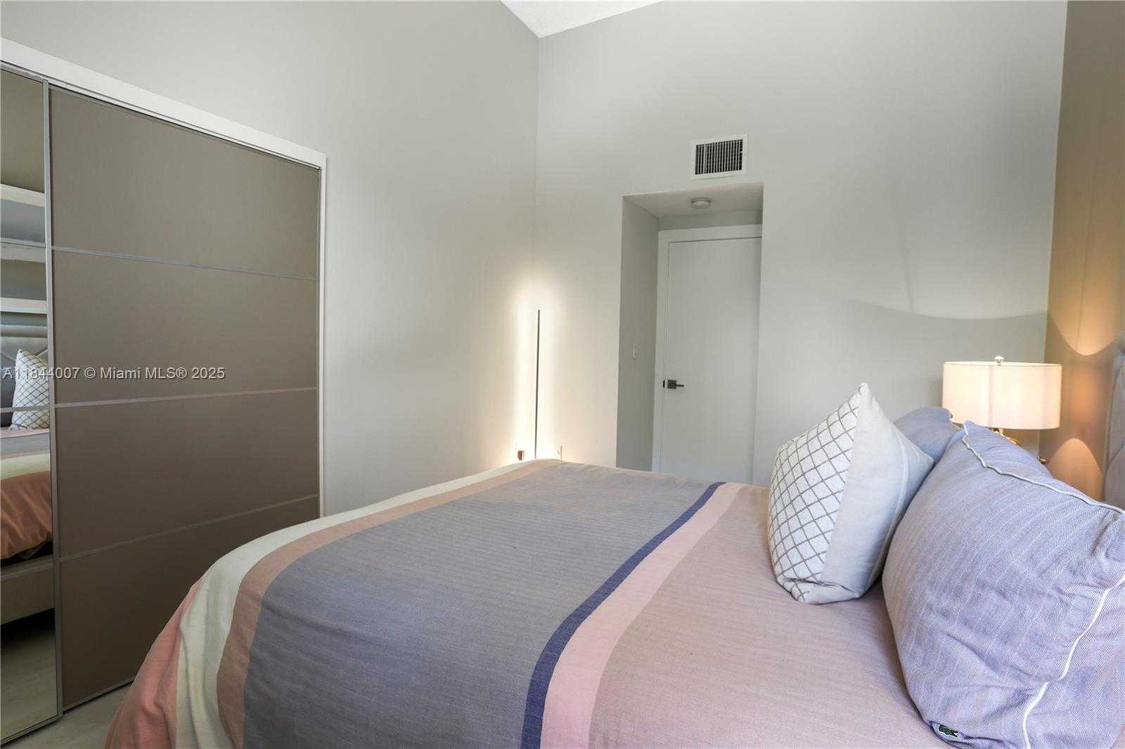 Small Image of 325 POINCIANA DR #905, Sunny Isles Beach Number 34