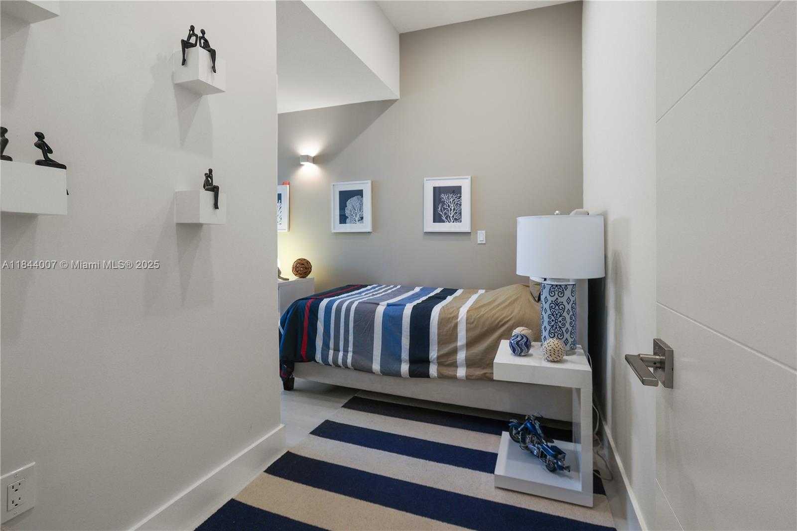 Small Image of 325 POINCIANA DR #905, Sunny Isles Beach Number 36