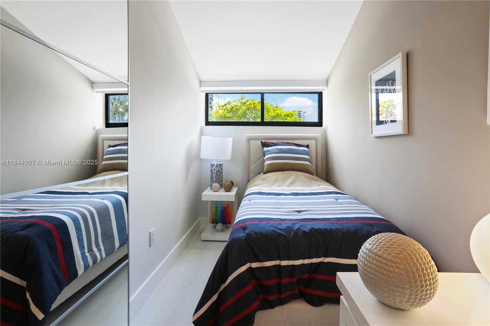 Small Image of 325 POINCIANA DR #905, Sunny Isles Beach Number 37