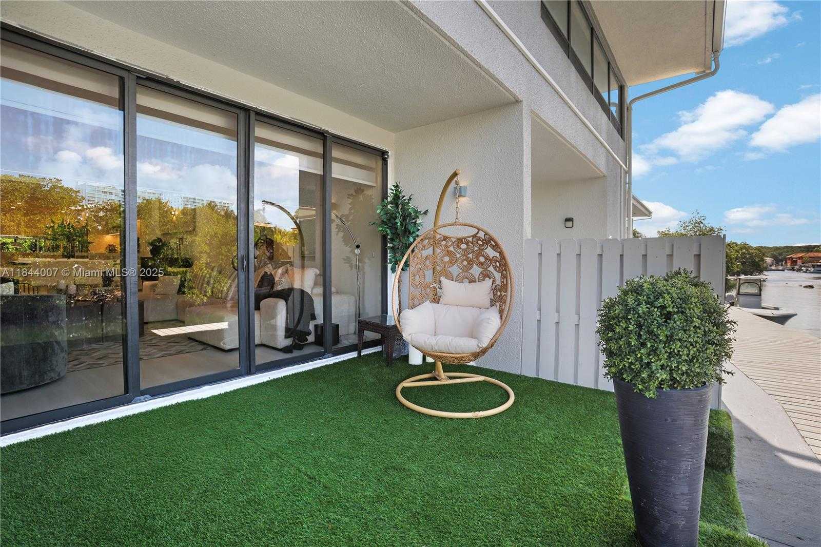 Small Image of 325 POINCIANA DR #905, Sunny Isles Beach Number 55