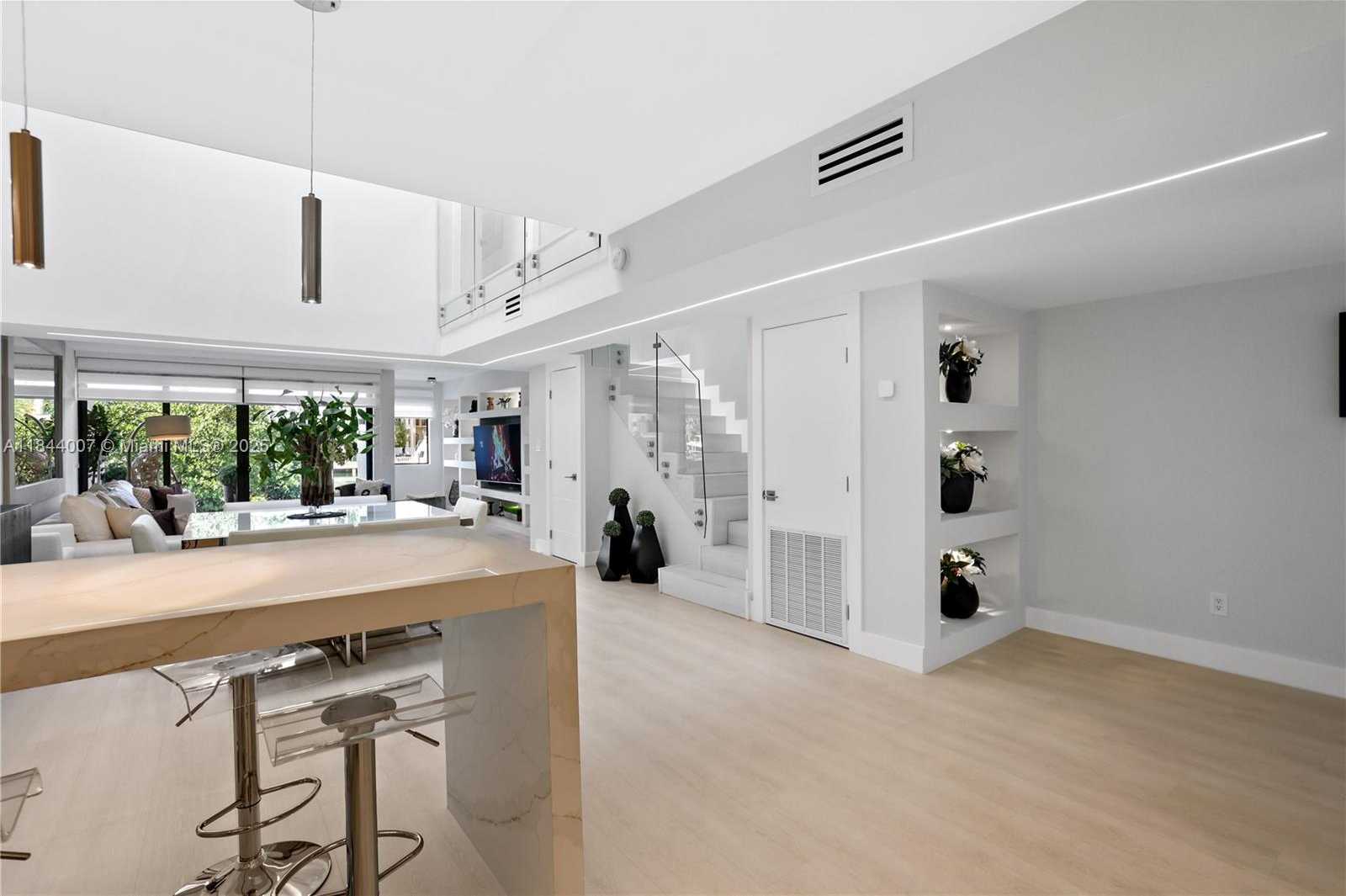 Small Image of 325 POINCIANA DR #905, Sunny Isles Beach Number 6