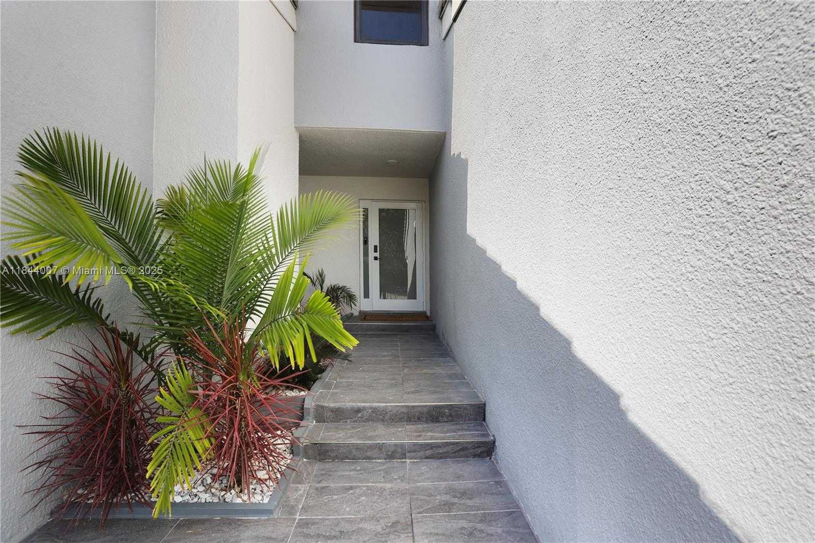 Small Image of 325 POINCIANA DR #905, Sunny Isles Beach Number 63