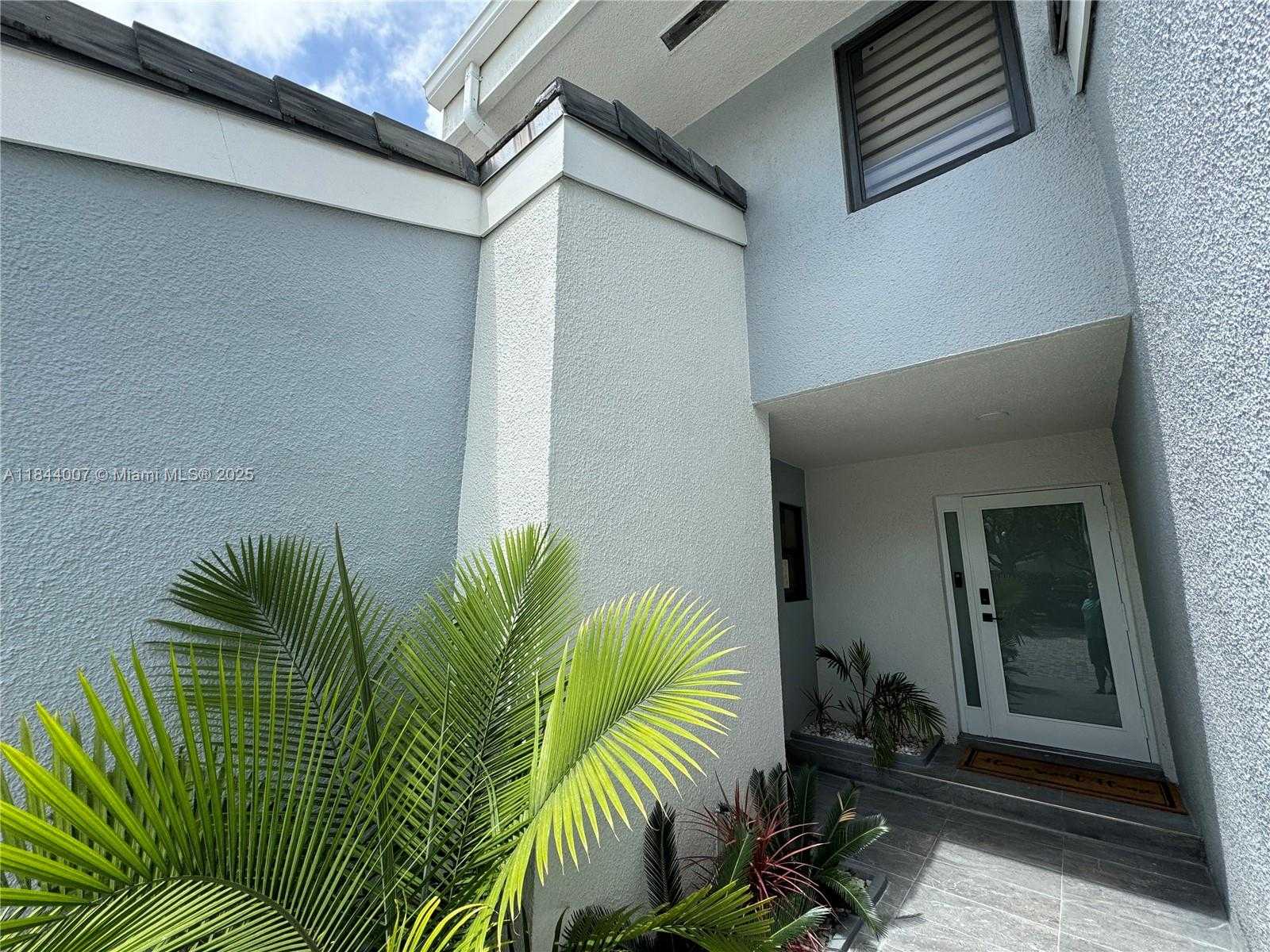 Small Image of 325 POINCIANA DR #905, Sunny Isles Beach Number 64