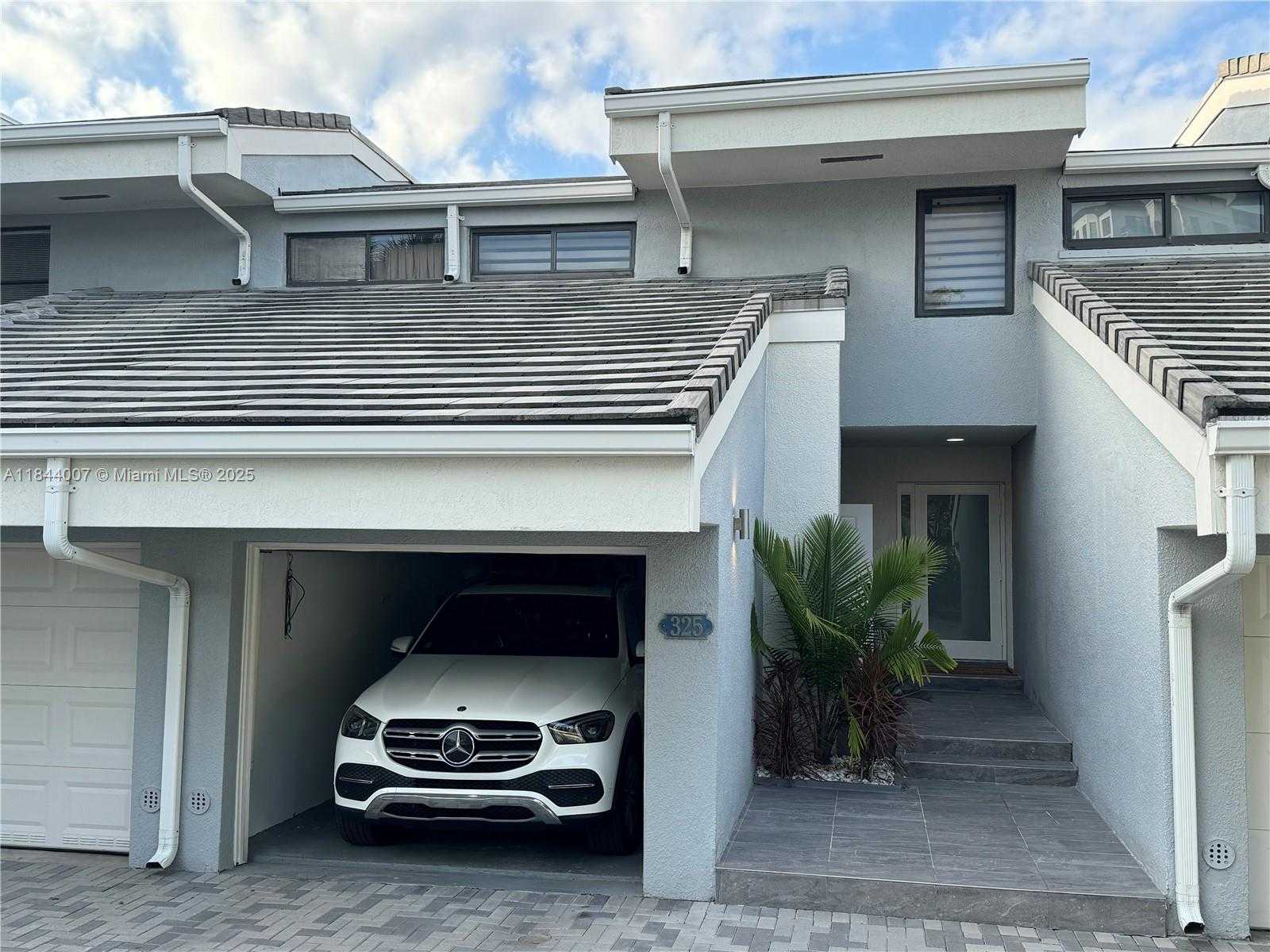 Small Image of 325 POINCIANA DR #905, Sunny Isles Beach Number 69