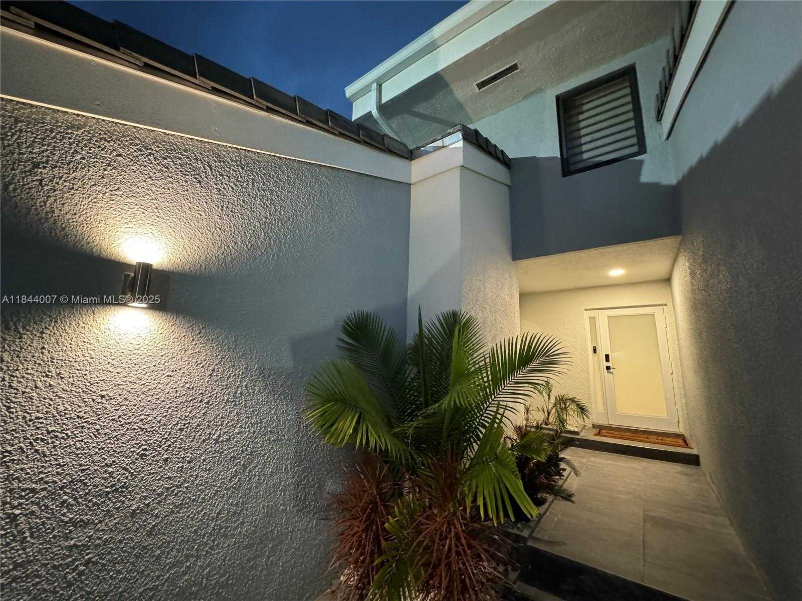 Small Image of 325 POINCIANA DR #905, Sunny Isles Beach Number 70