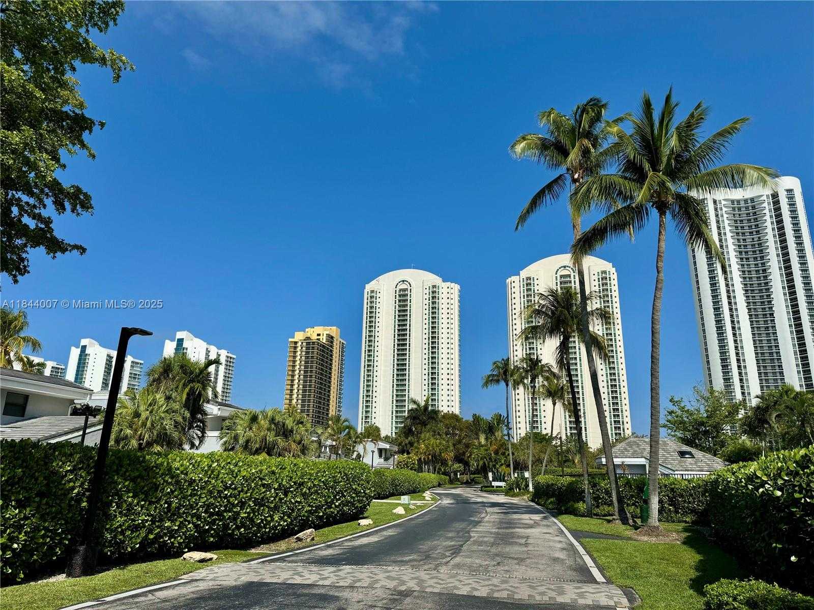 Small Image of 325 POINCIANA DR #905, Sunny Isles Beach Number 81