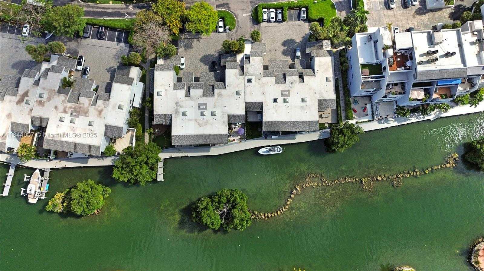 Small Image of 325 POINCIANA DR #905, Sunny Isles Beach Number 85