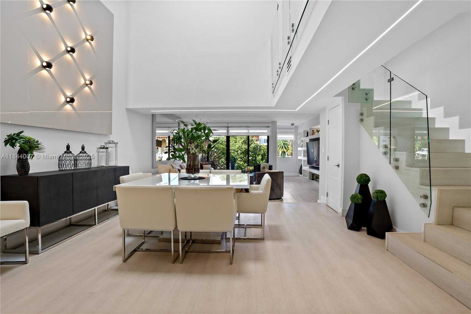 Small Image of 325 POINCIANA DR #905, Sunny Isles Beach Number 9